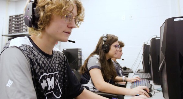 High school aged children competing in Esports competition