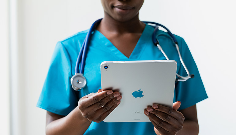 Article Five Ways Apple Devices Help You Reduce Total Cost of Ownership (TCO) Across Your Healthcare IT Fleet Image