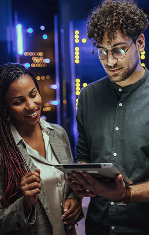 Engineers collaborating in a state-of-the-art server room for enhanced connectivity
