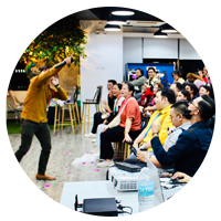 Motivational speaker presents to Insight Manila teammates