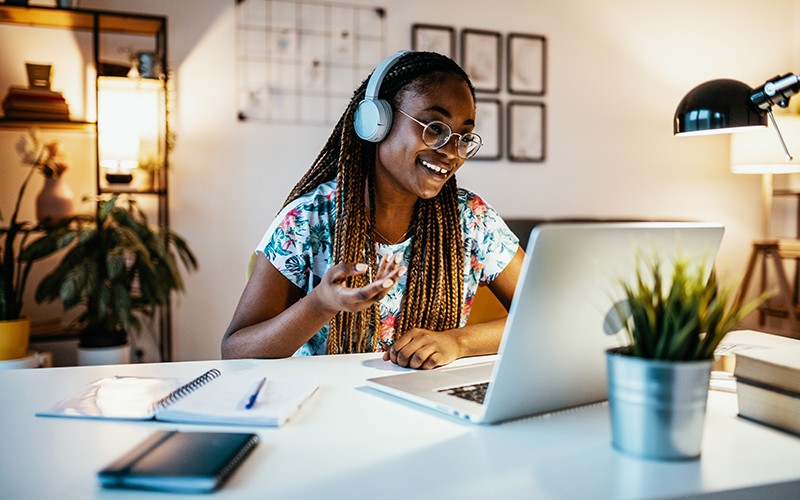 college-student-virtual-education-lifestyle college-student-virtual-education-lifestyle