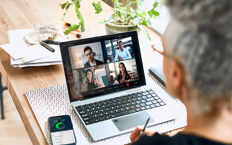 cisco-teammate-working-from-home-virtual-meeting cisco-teammate-working-from-home-virtual-meeting