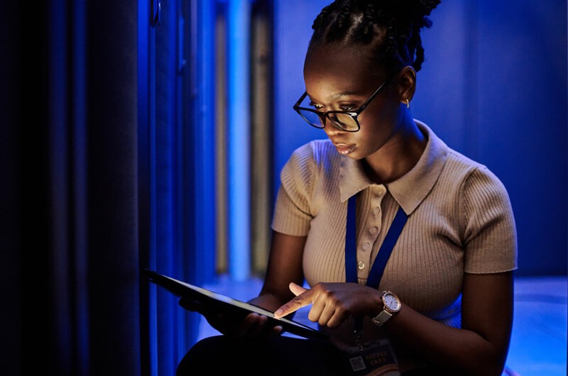 female-it-engineer-using-tablet-in-modern-server-room
