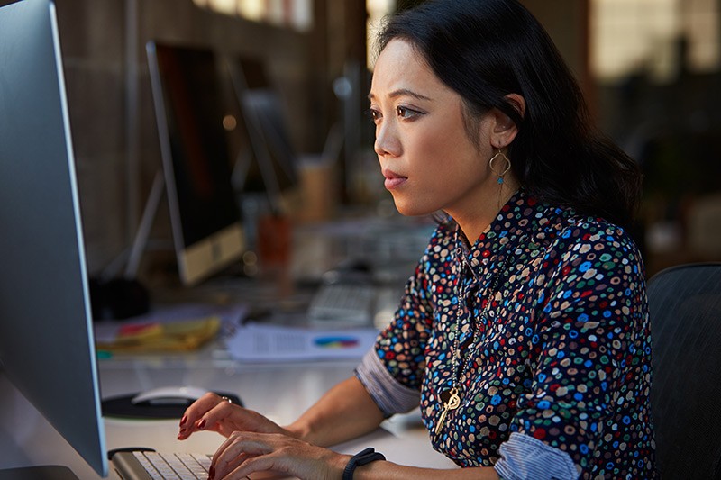Business woman works on desktop computer in modern office